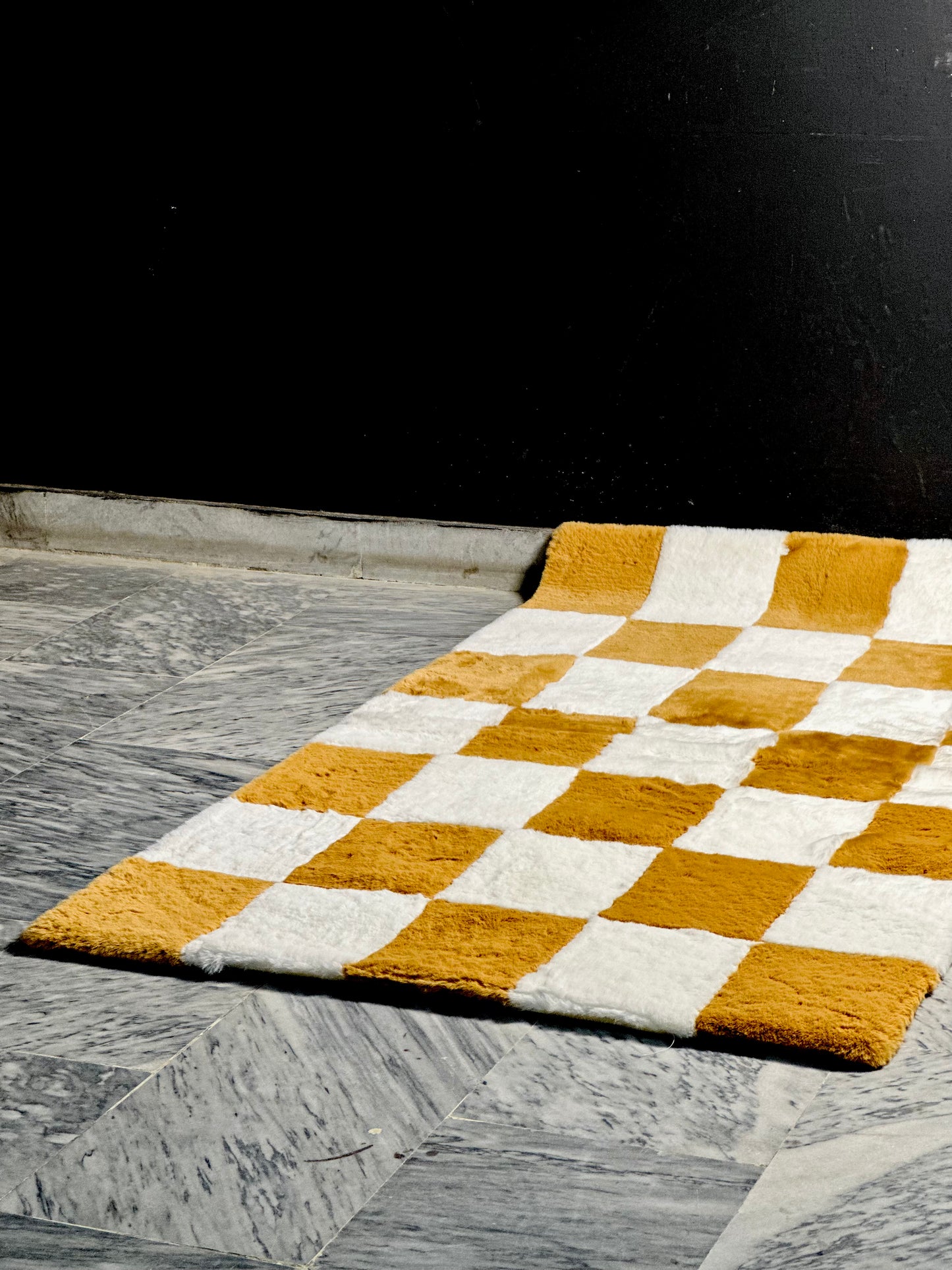 Premium Fuzzy Rug ( Black and White / Bronze and White)